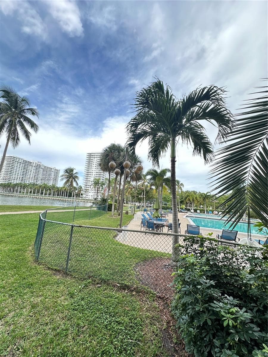 THE CLIPPER AT BISC COVE · #108 in Aventura - Photo 19