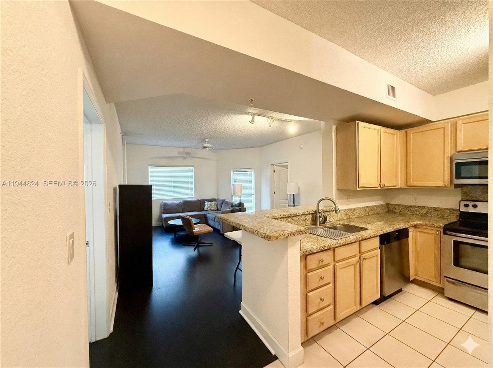VALENCIA CONDO · #612 in South Miami - Photo 2