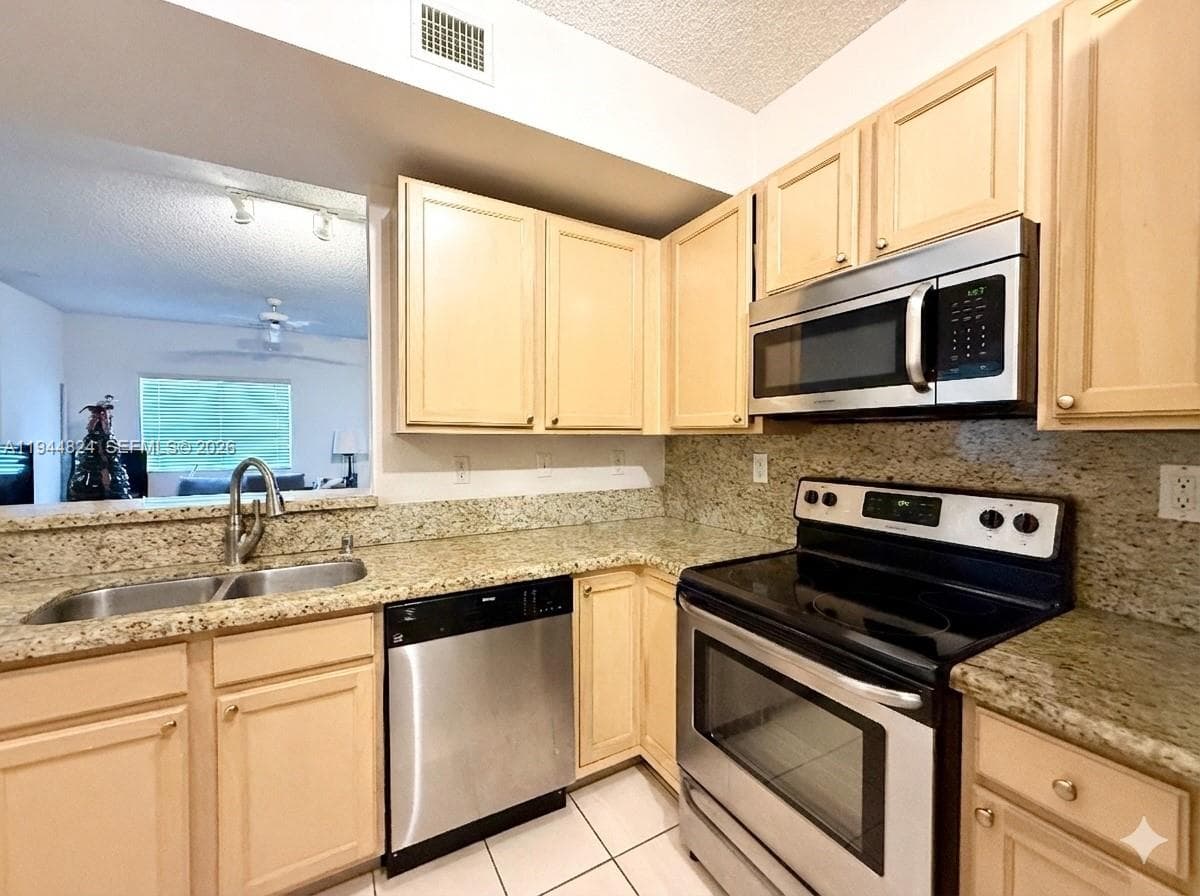 VALENCIA CONDO · #612 in South Miami - Photo 3