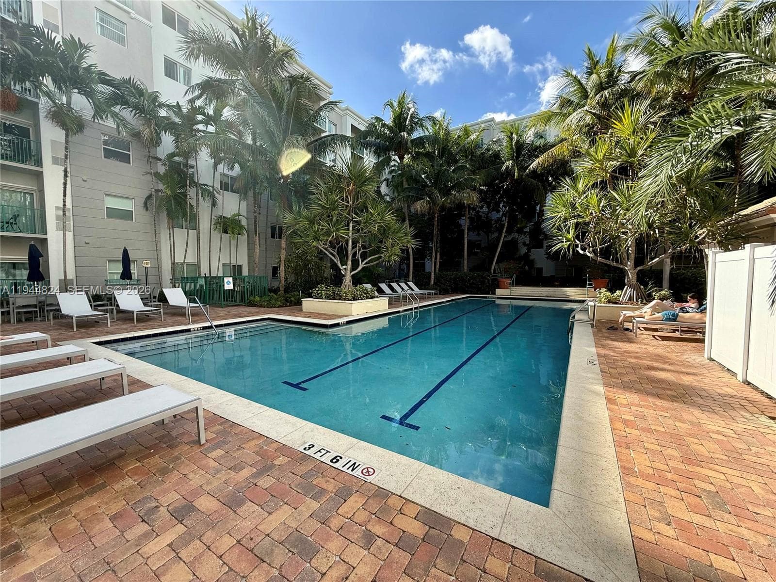 VALENCIA CONDO · #612 in South Miami - Photo 15
