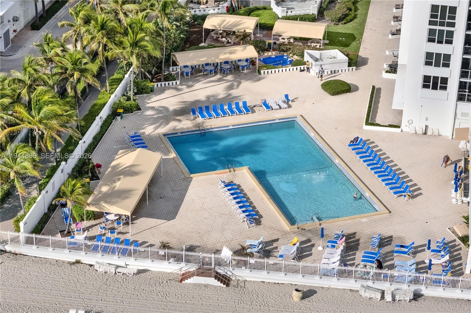 Alexander Towers · #318 in Hollywood - Photo 21