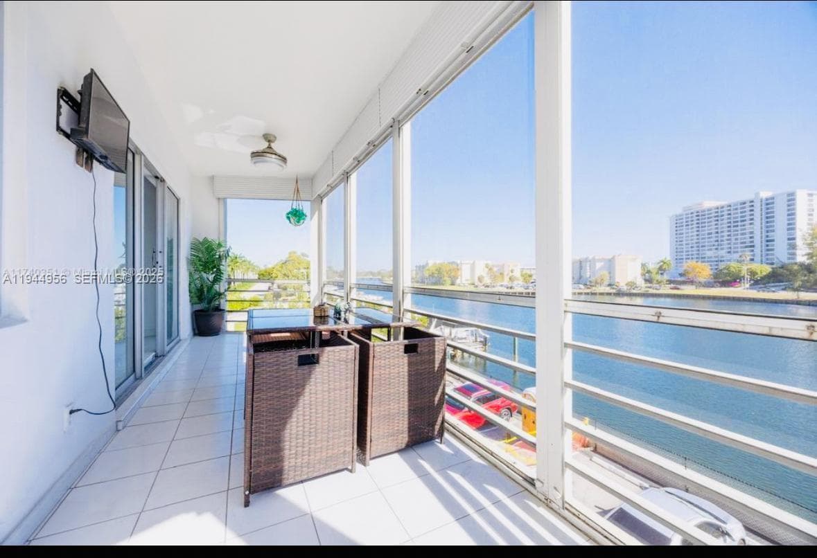 FAIRWAYS RIVIERA · #302 in Hallandale Beach - Photo 2
