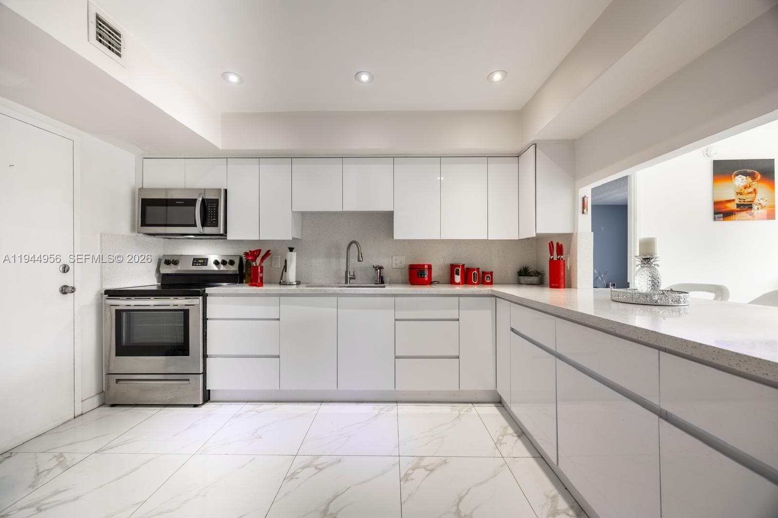 FAIRWAYS RIVIERA · #302 in Hallandale Beach - Photo 17