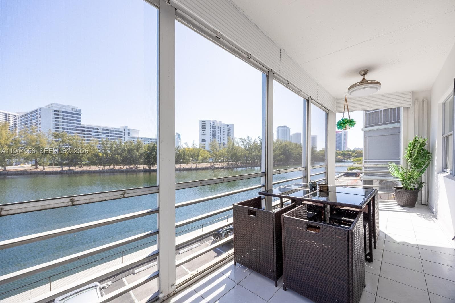 FAIRWAYS RIVIERA · #302 in Hallandale Beach - Photo 16