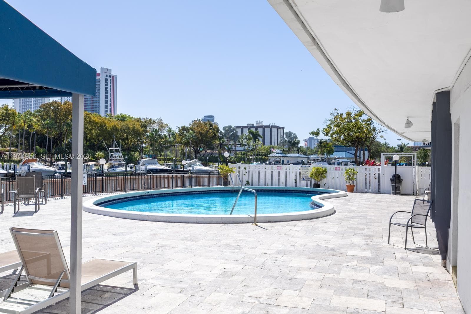 FAIRWAYS RIVIERA · #302 in Hallandale Beach - Photo 24