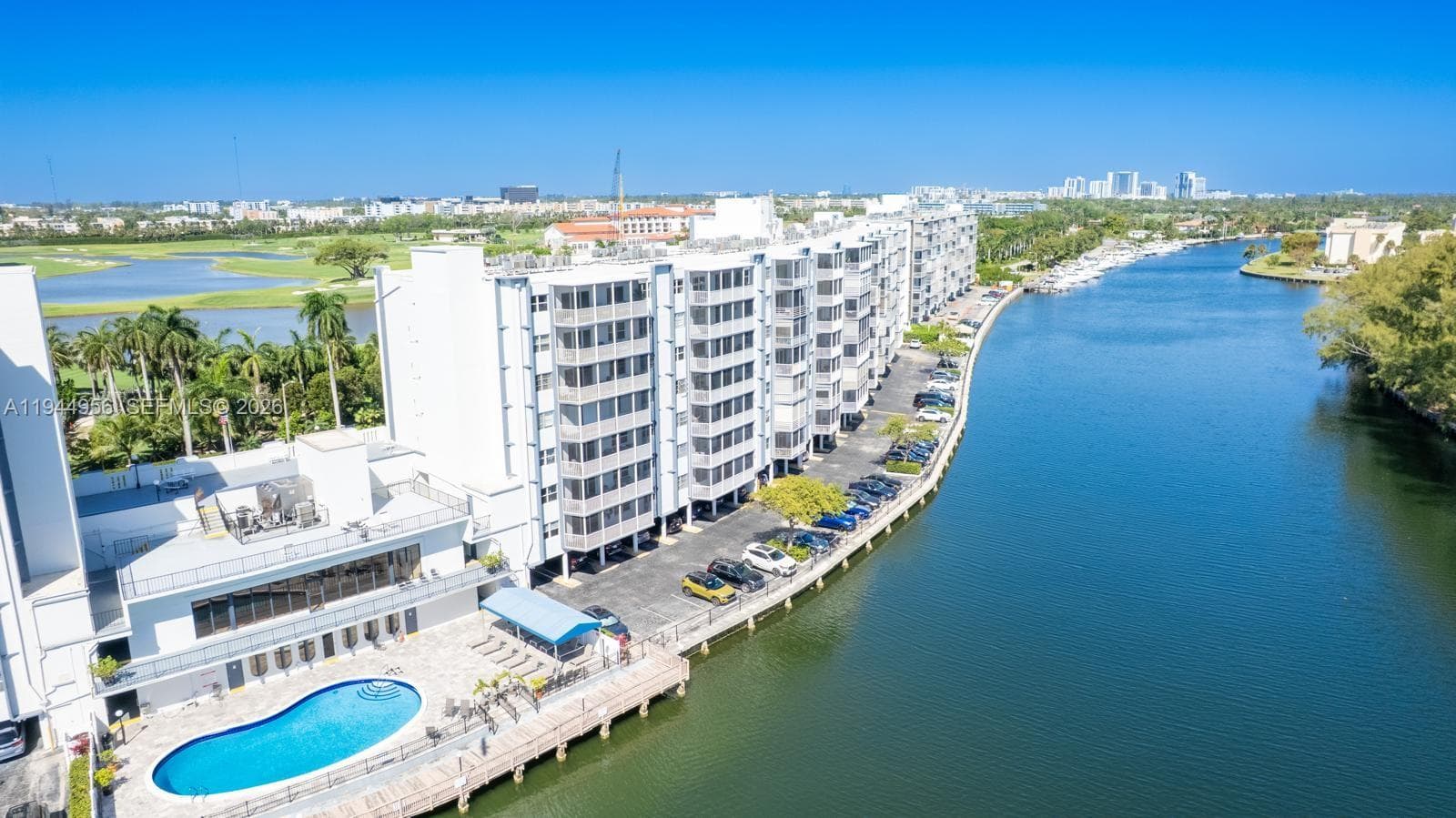 FAIRWAYS RIVIERA · #302 in Hallandale Beach - Photo 38