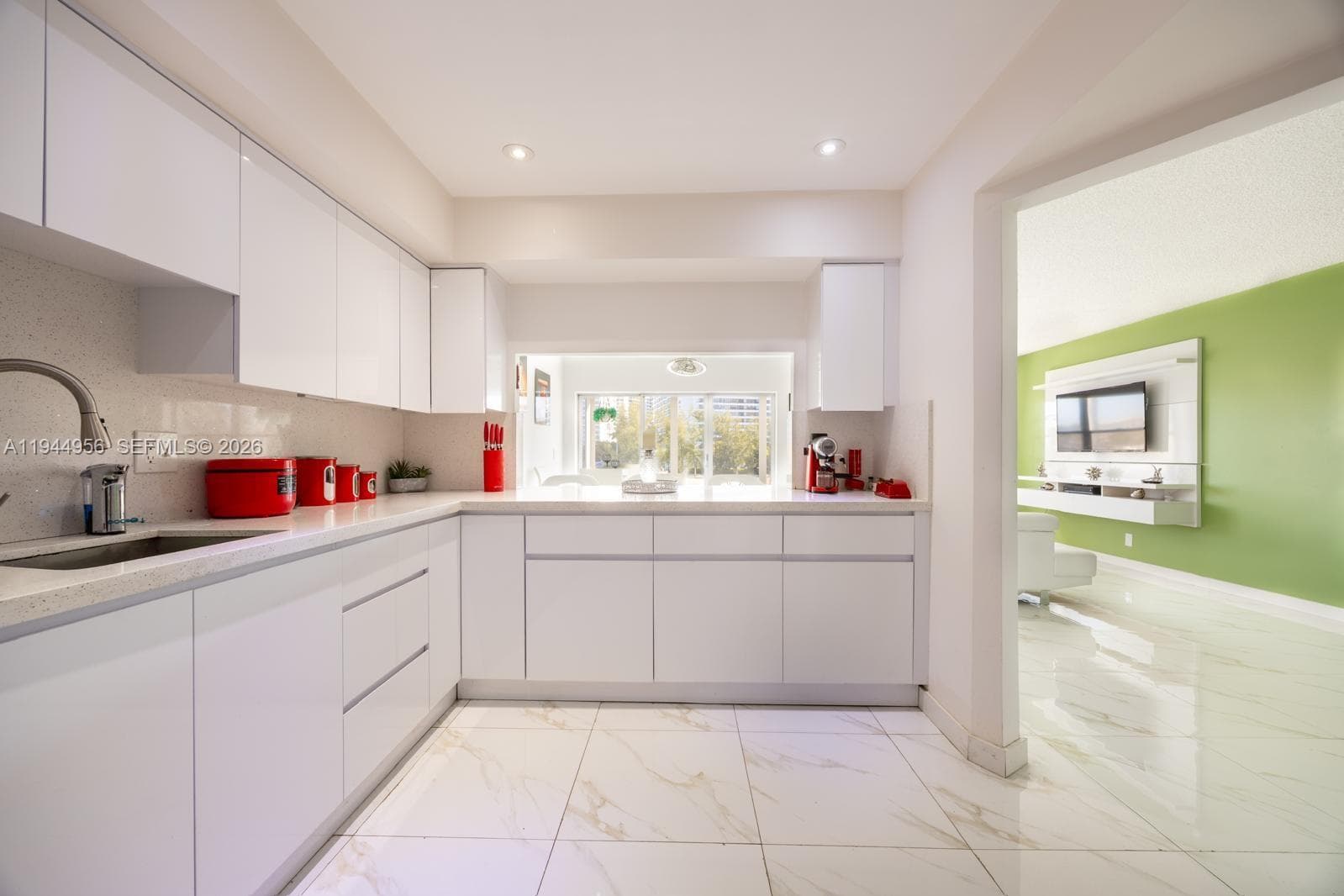FAIRWAYS RIVIERA · #302 in Hallandale Beach - Photo 10