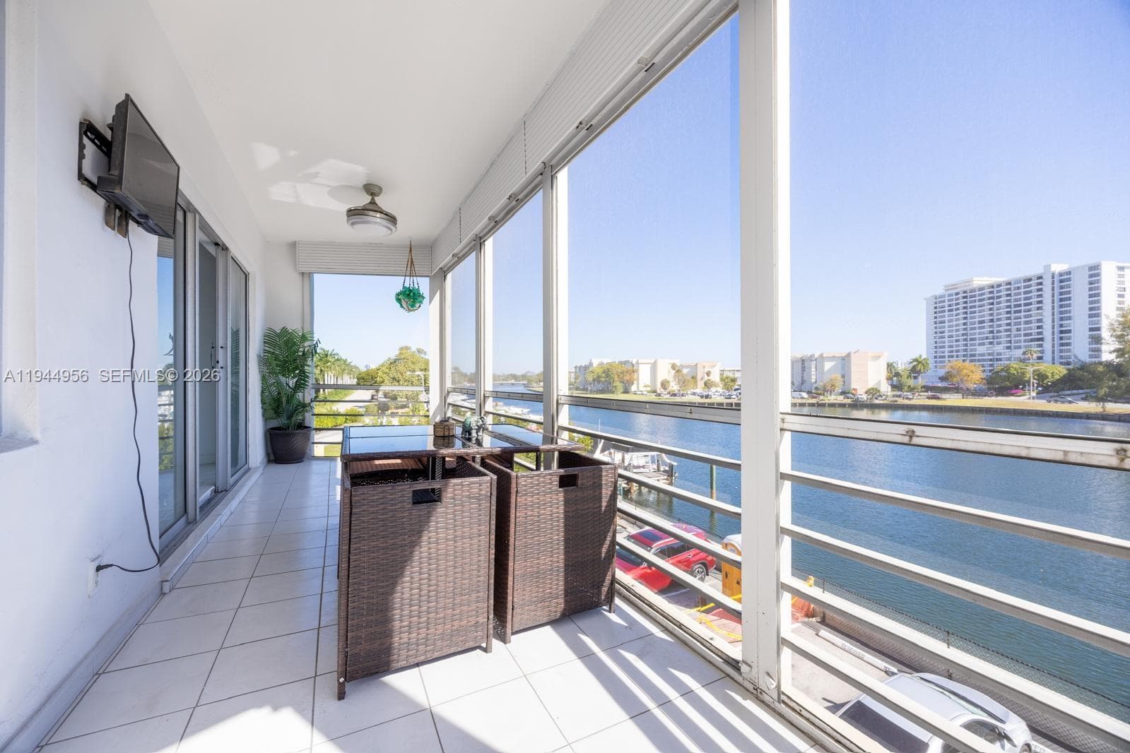 FAIRWAYS RIVIERA · #302 in Hallandale Beach - Photo 18