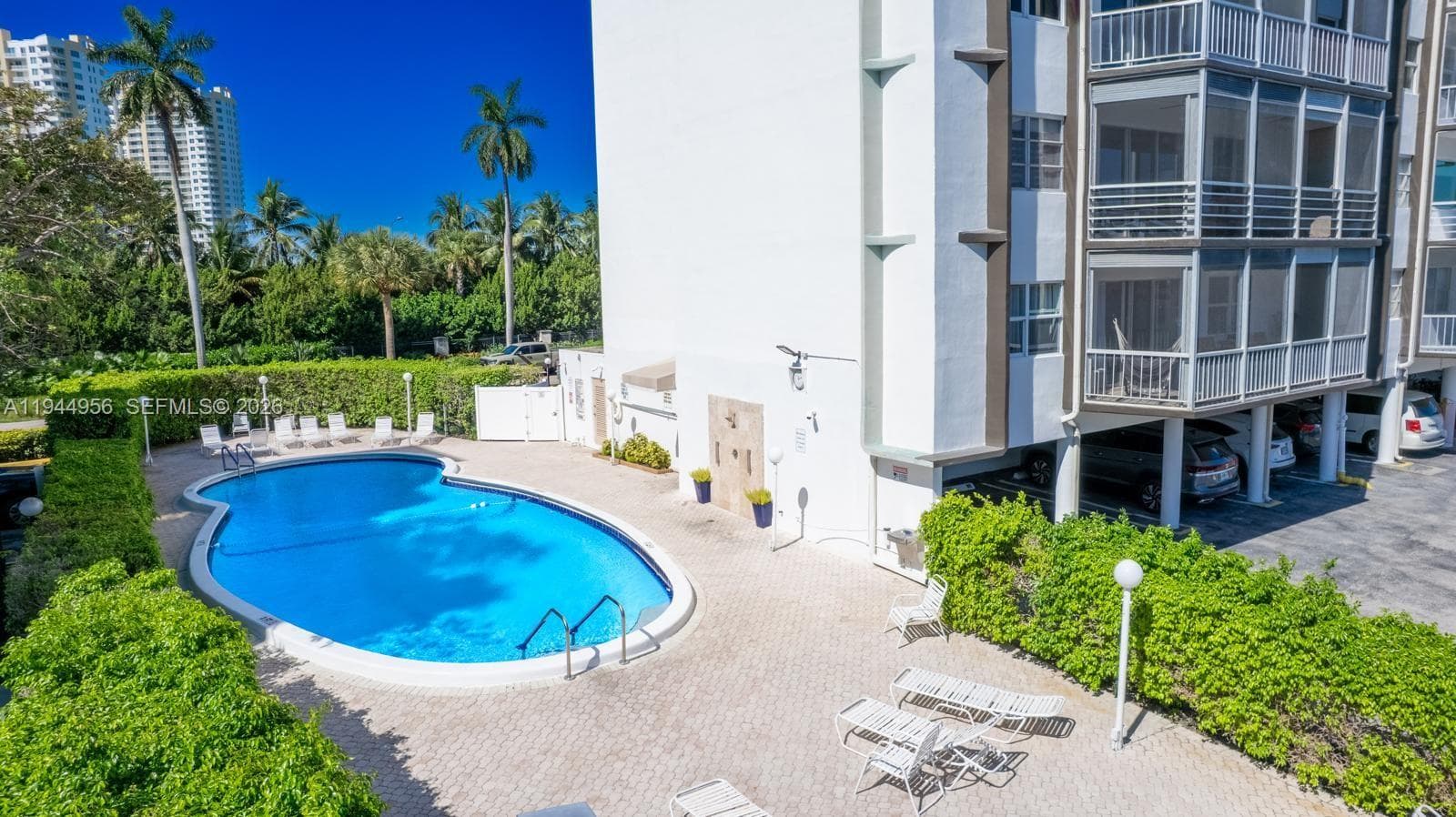 FAIRWAYS RIVIERA · #302 in Hallandale Beach - Photo 29