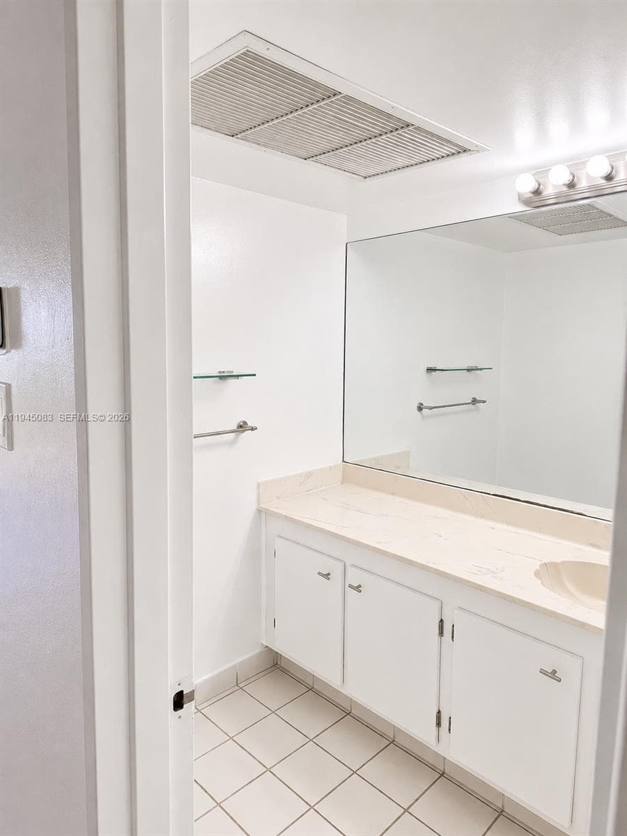 CRICKET CLUBHOUSE CONDO · #505 in Miami - Photo 12