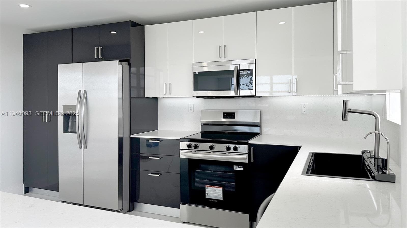 COMMODORE PLAZA CONDO · #2608 in Aventura - Photo 3