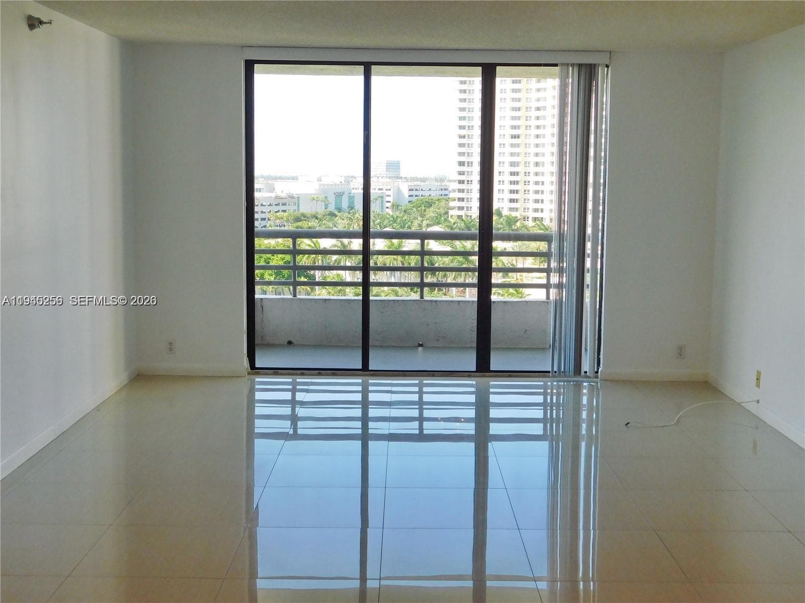 PARC CENTRAL AVENTURA SOU · #1002 in Aventura - Photo 9