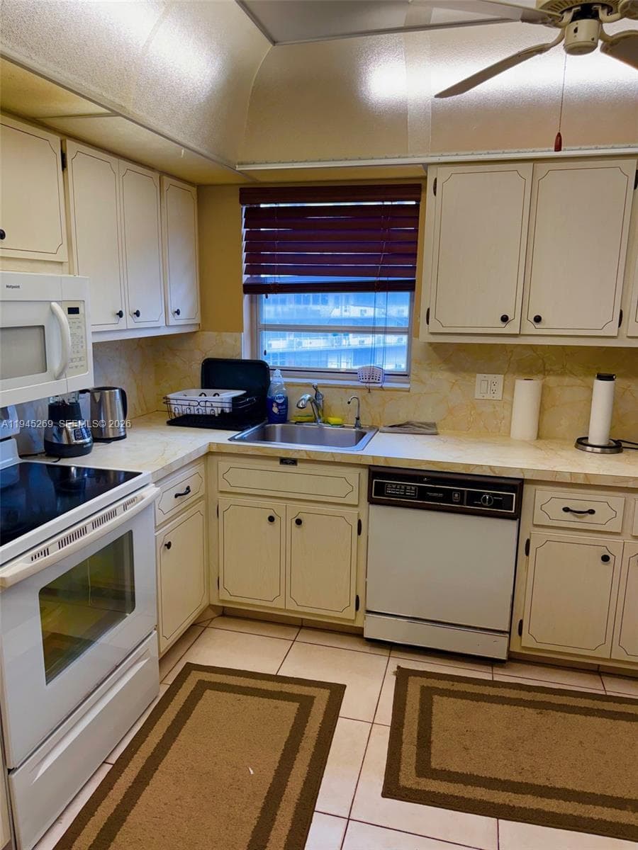 GOLDEN VIEW · #301 in Hallandale Beach - Photo 26