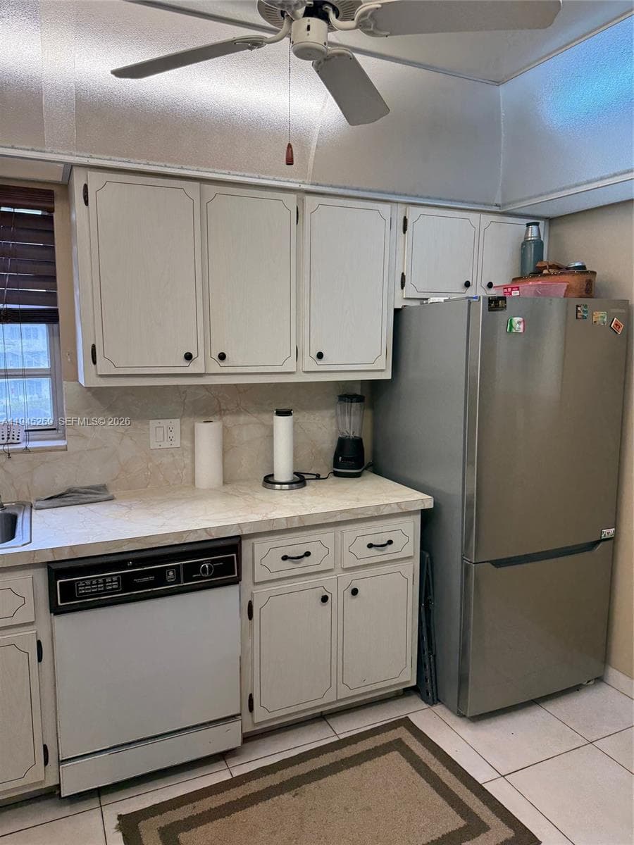 GOLDEN VIEW · #301 in Hallandale Beach - Photo 31