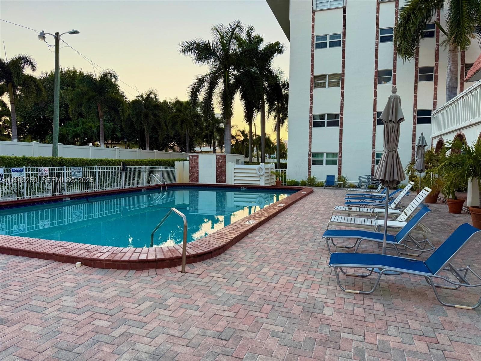 GOLDEN VIEW · #301 in Hallandale Beach - Photo 4