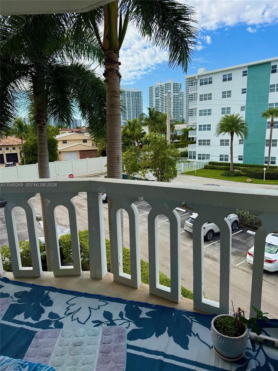 GOLDEN VIEW · #301 in Hallandale Beach - Photo 25