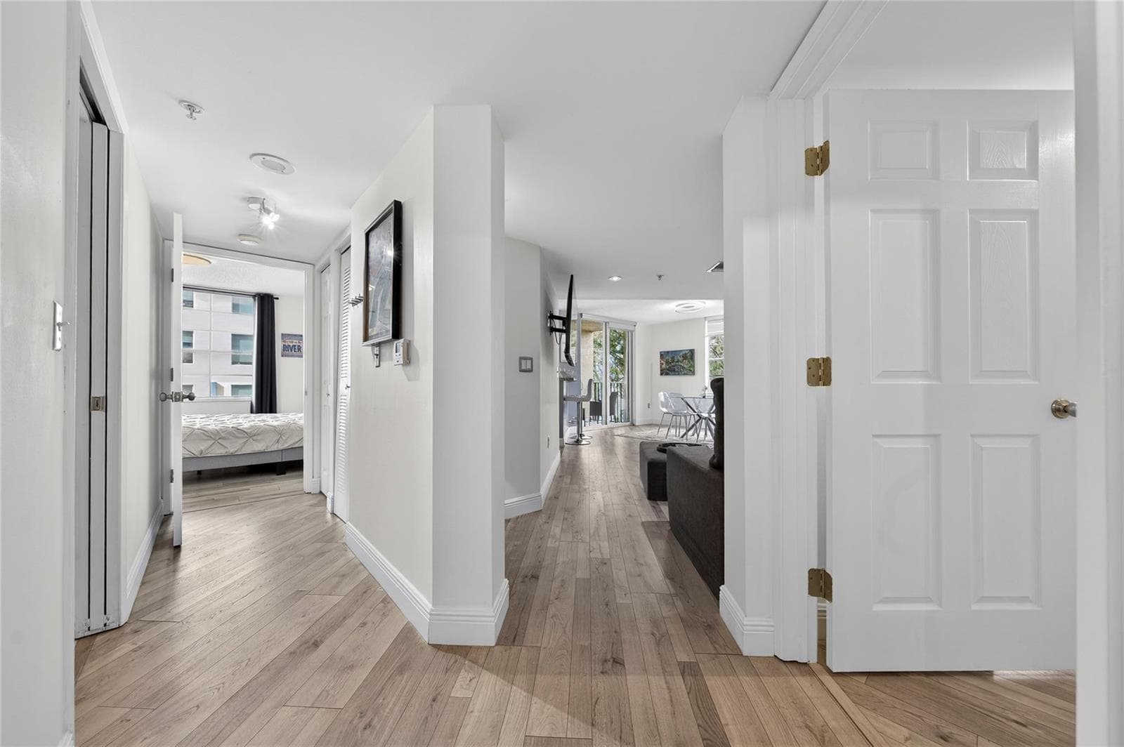 Split-bedroom layout
