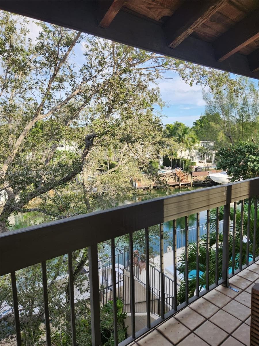 Additional balcony views.