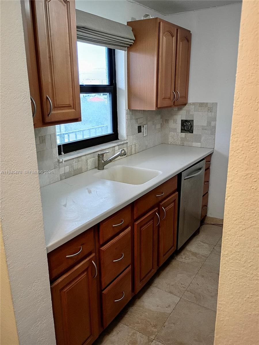 WEST SIDE PLAZA CONDO · #502 in Miami Beach - Photo 2