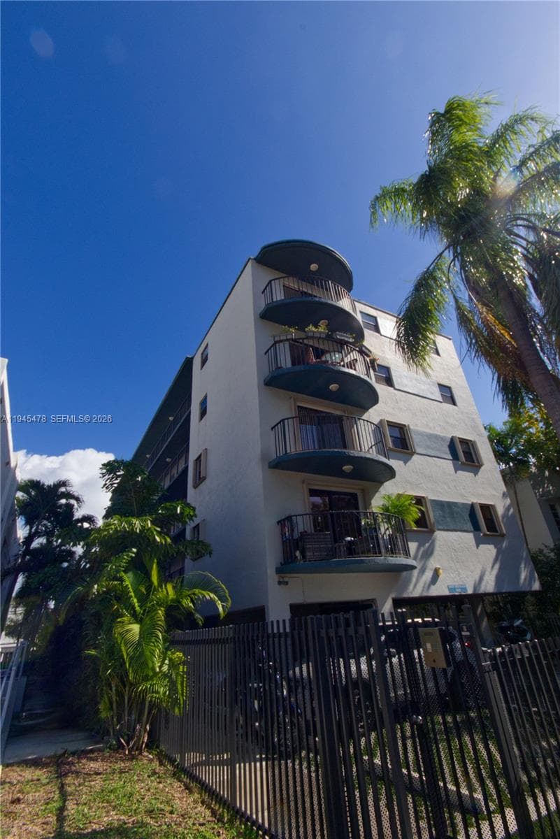 WEST SIDE PLAZA CONDO · #502 in Miami Beach - Photo 12