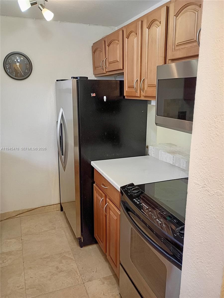 WEST SIDE PLAZA CONDO · #502 in Miami Beach - Photo 3