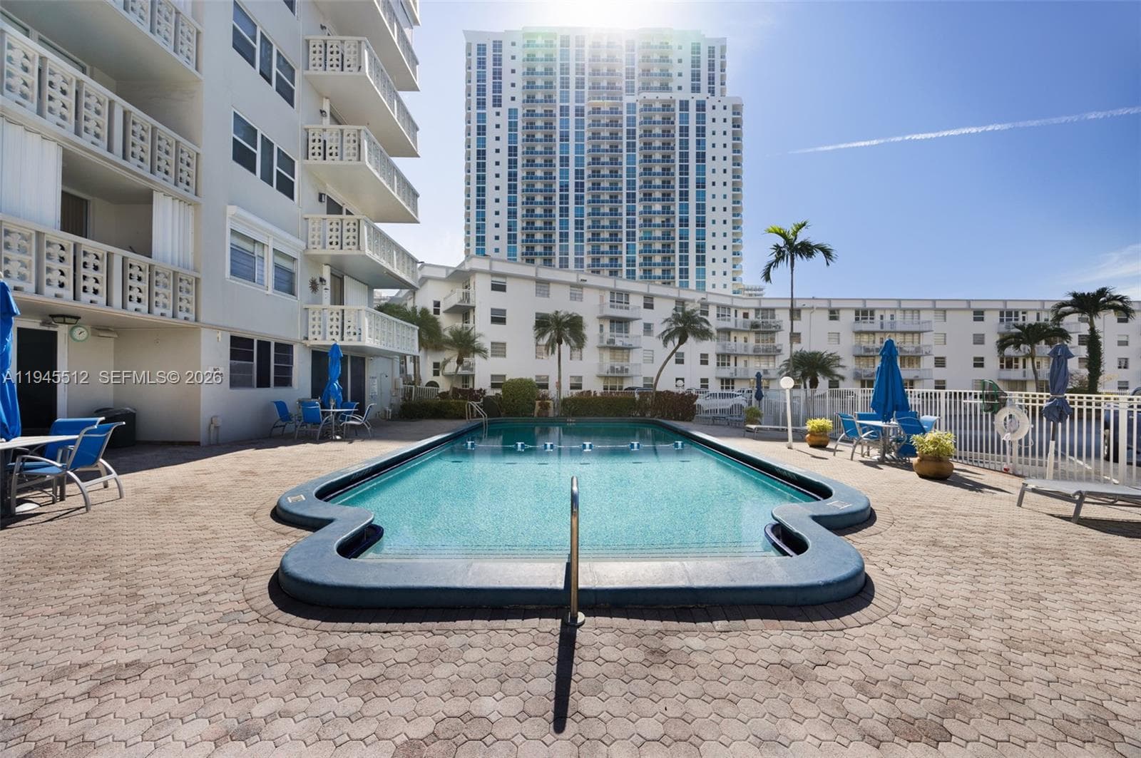 ISLANDS-MARTINIQUE CONDO · #810 in Hallandale Beach - Photo 22