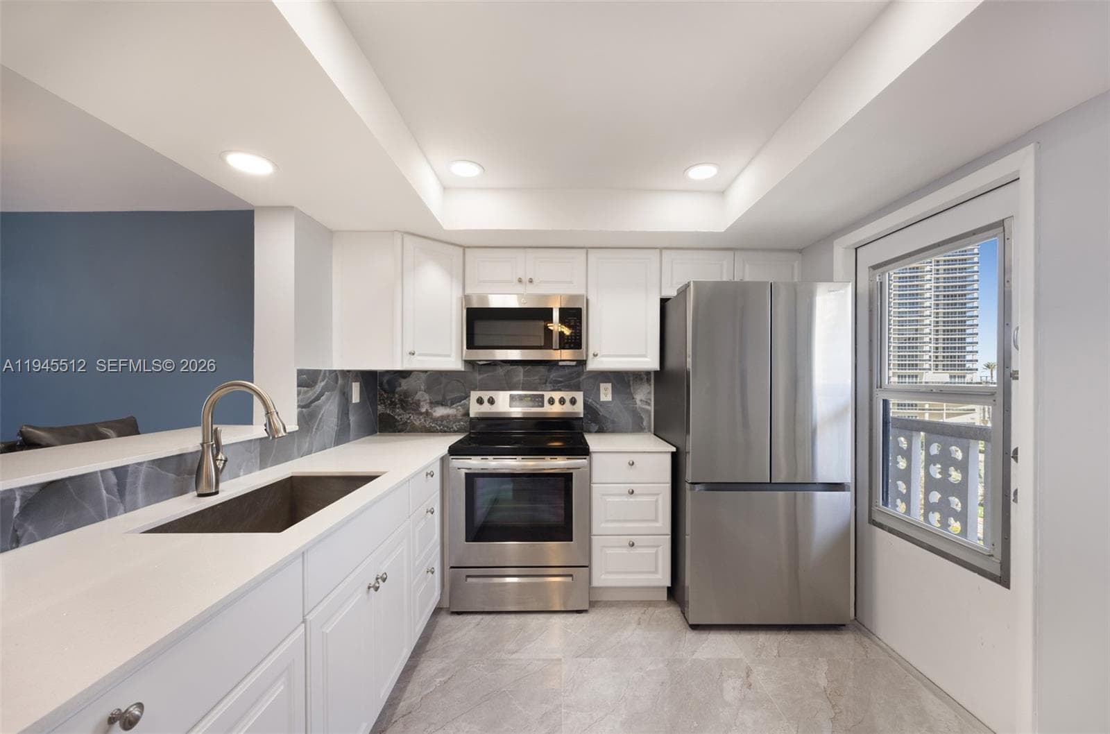 ISLANDS-MARTINIQUE CONDO · #810 in Hallandale Beach - Photo 3
