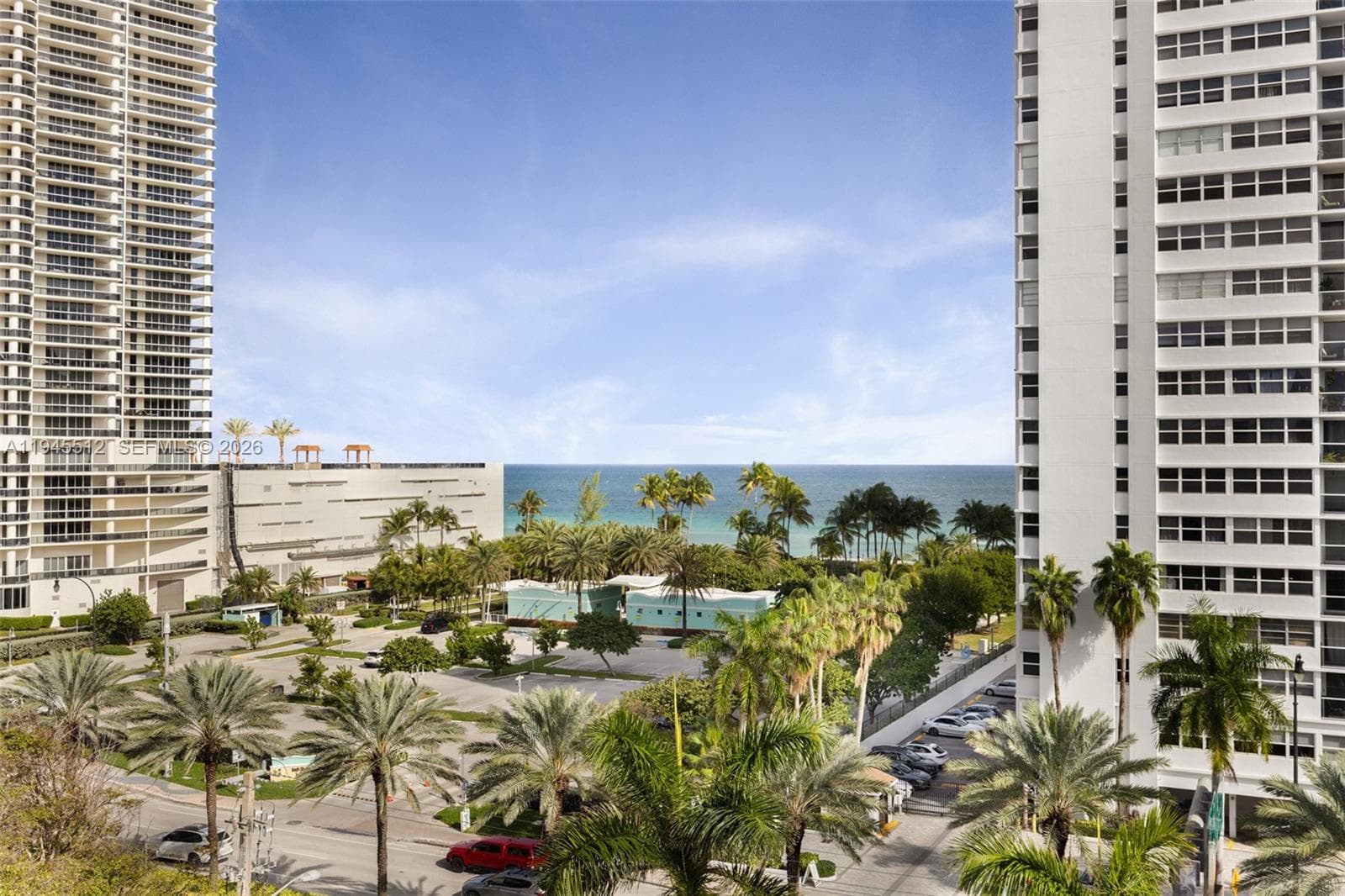 ISLANDS-MARTINIQUE CONDO · #810 in Hallandale Beach - Photo 5