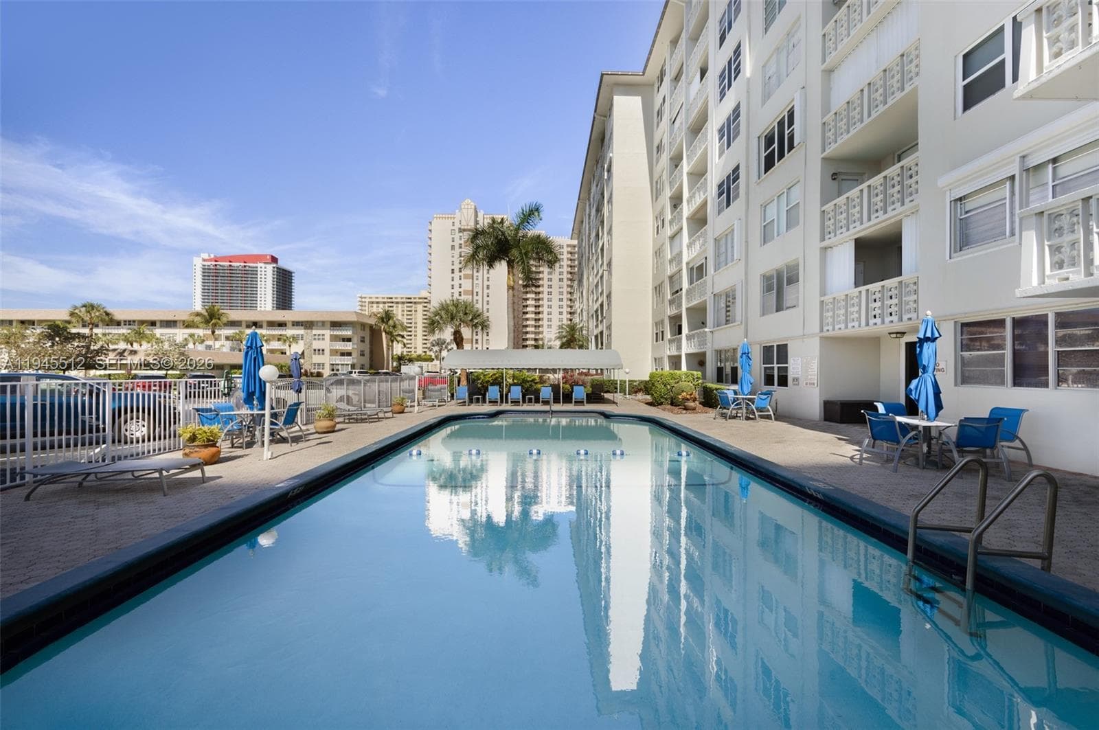 ISLANDS-MARTINIQUE CONDO · #810 in Hallandale Beach - Photo 20