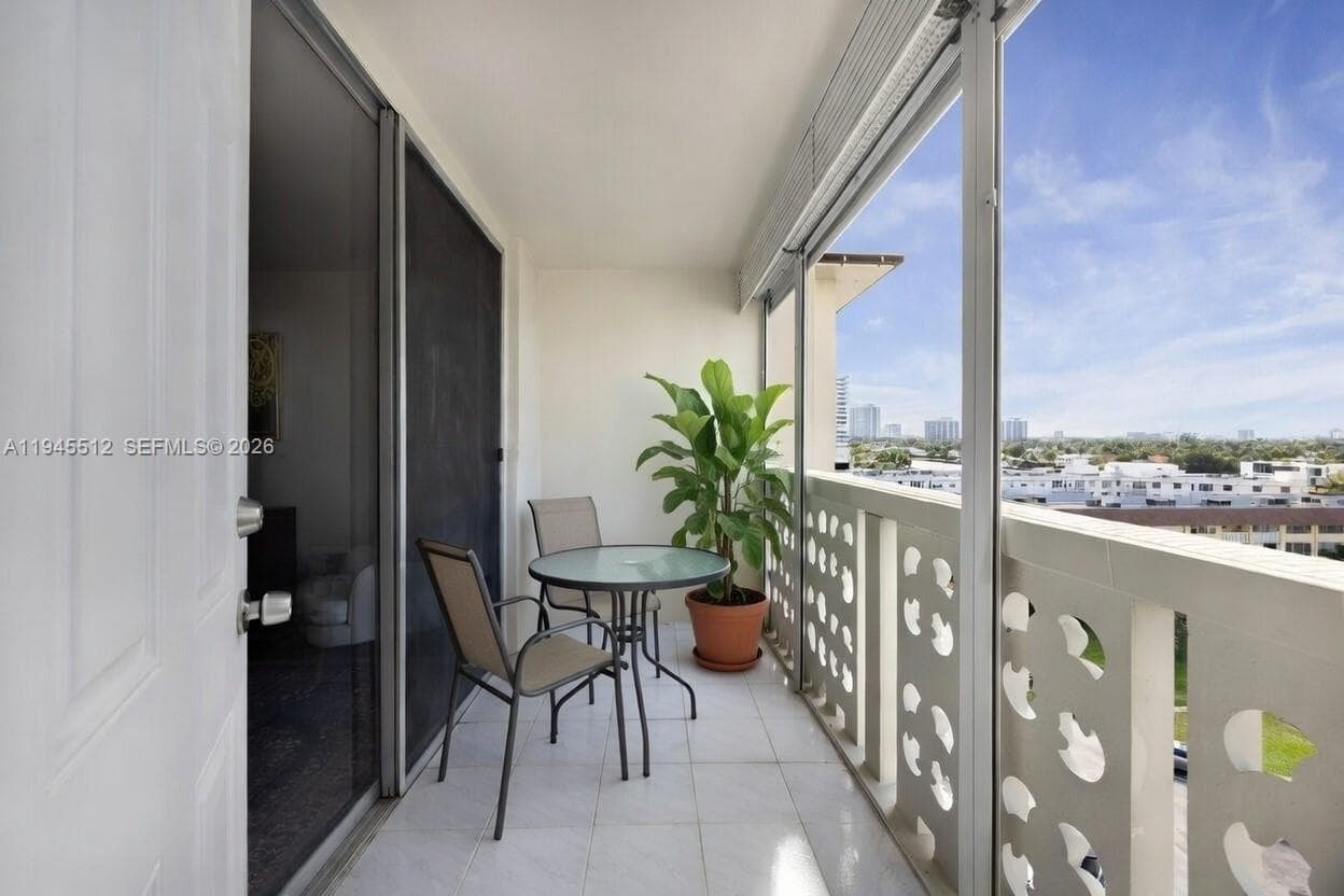 ISLANDS-MARTINIQUE CONDO · #810 in Hallandale Beach - Photo 18