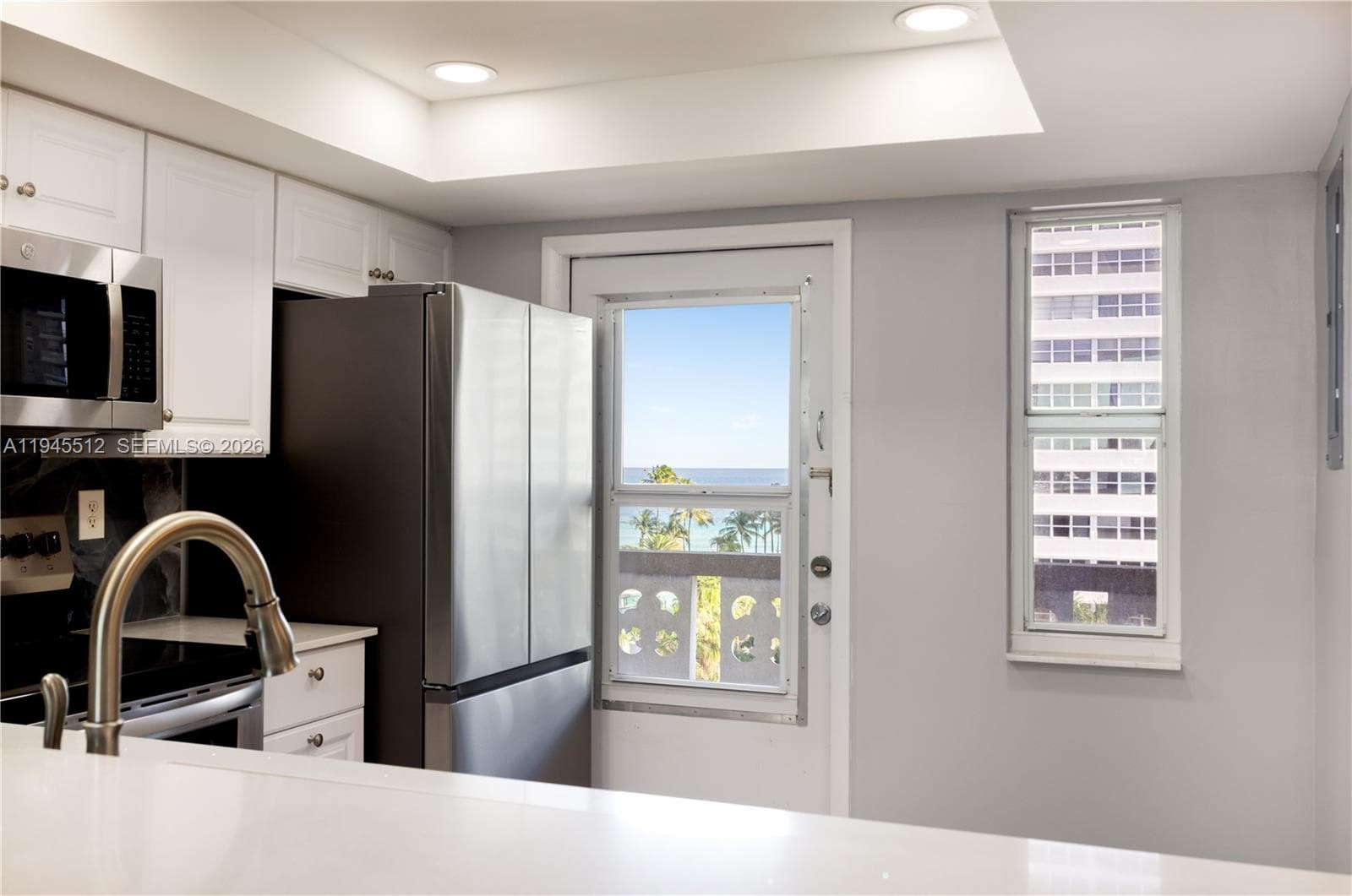 ISLANDS-MARTINIQUE CONDO · #810 in Hallandale Beach - Photo 4