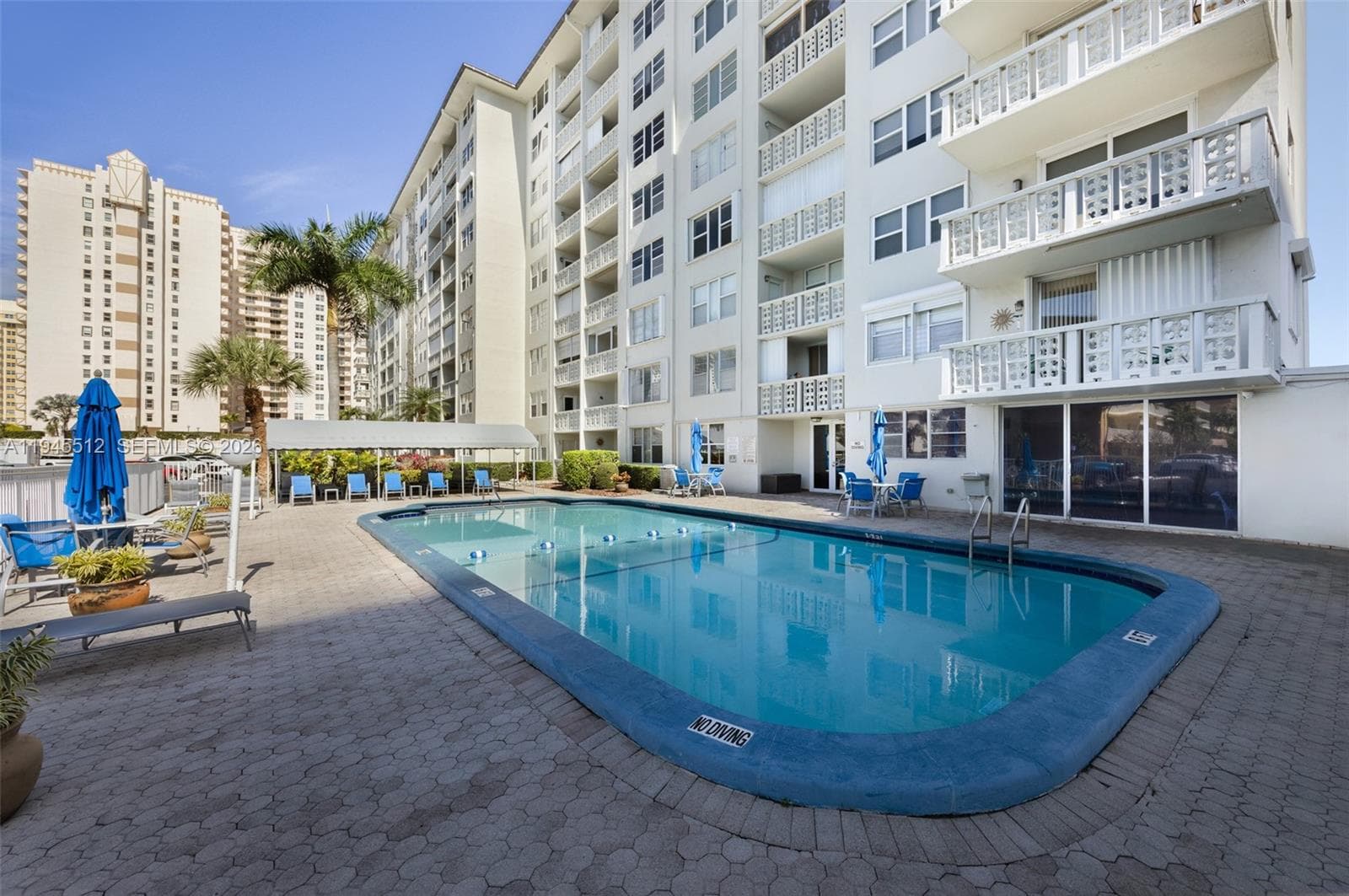 ISLANDS-MARTINIQUE CONDO · #810 in Hallandale Beach - Photo 21