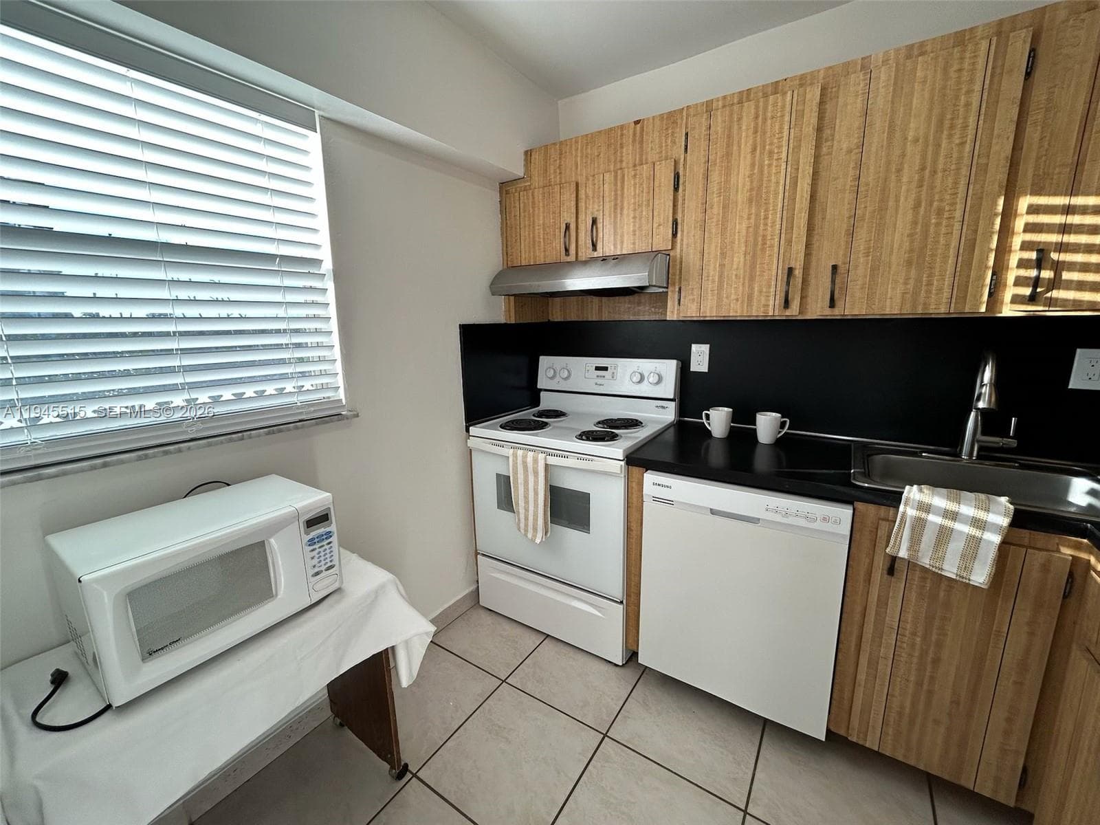PINE TOWER CONDO · #604 in North Miami Beach - Photo 16