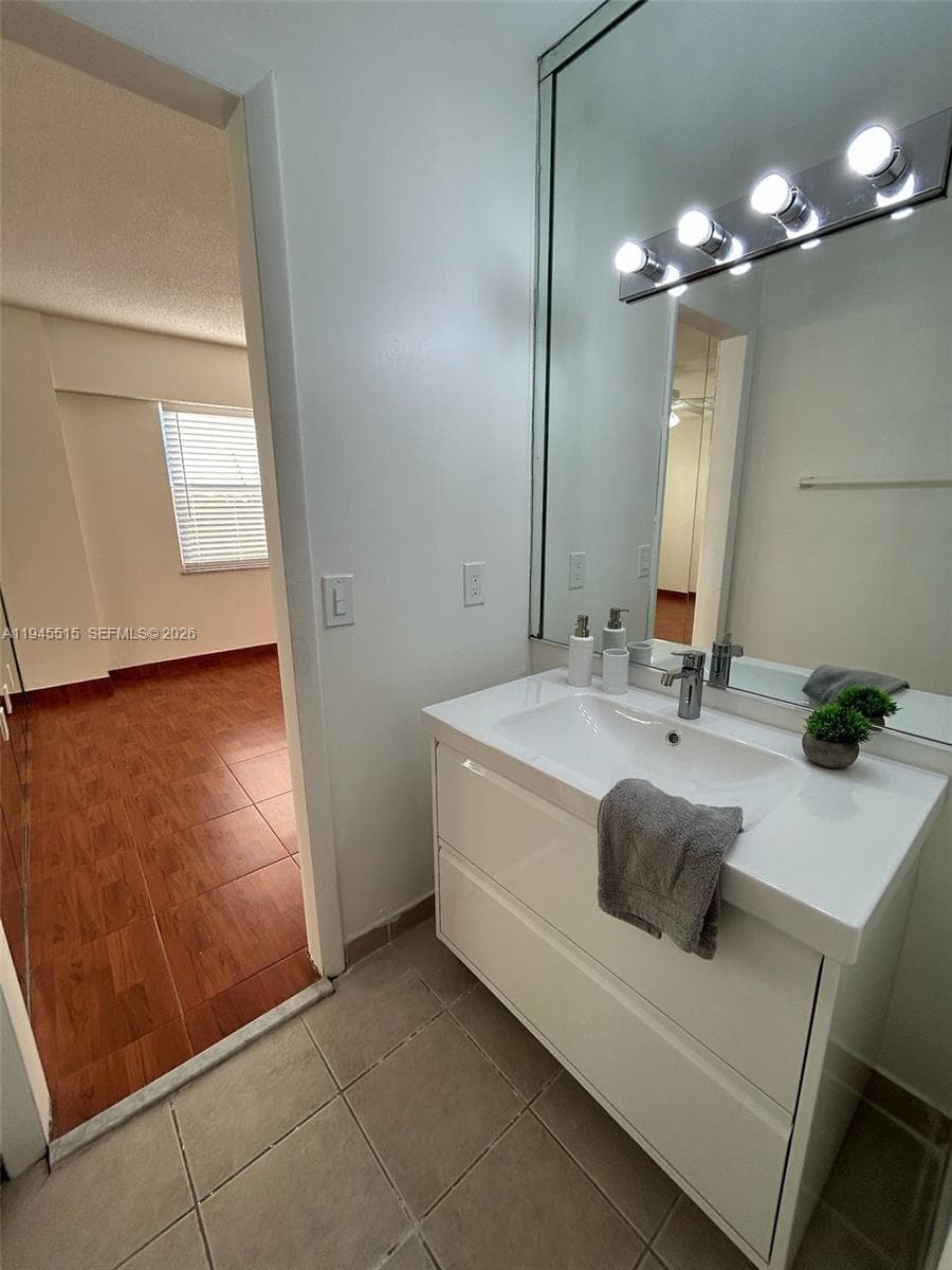PINE TOWER CONDO · #604 in North Miami Beach - Photo 24