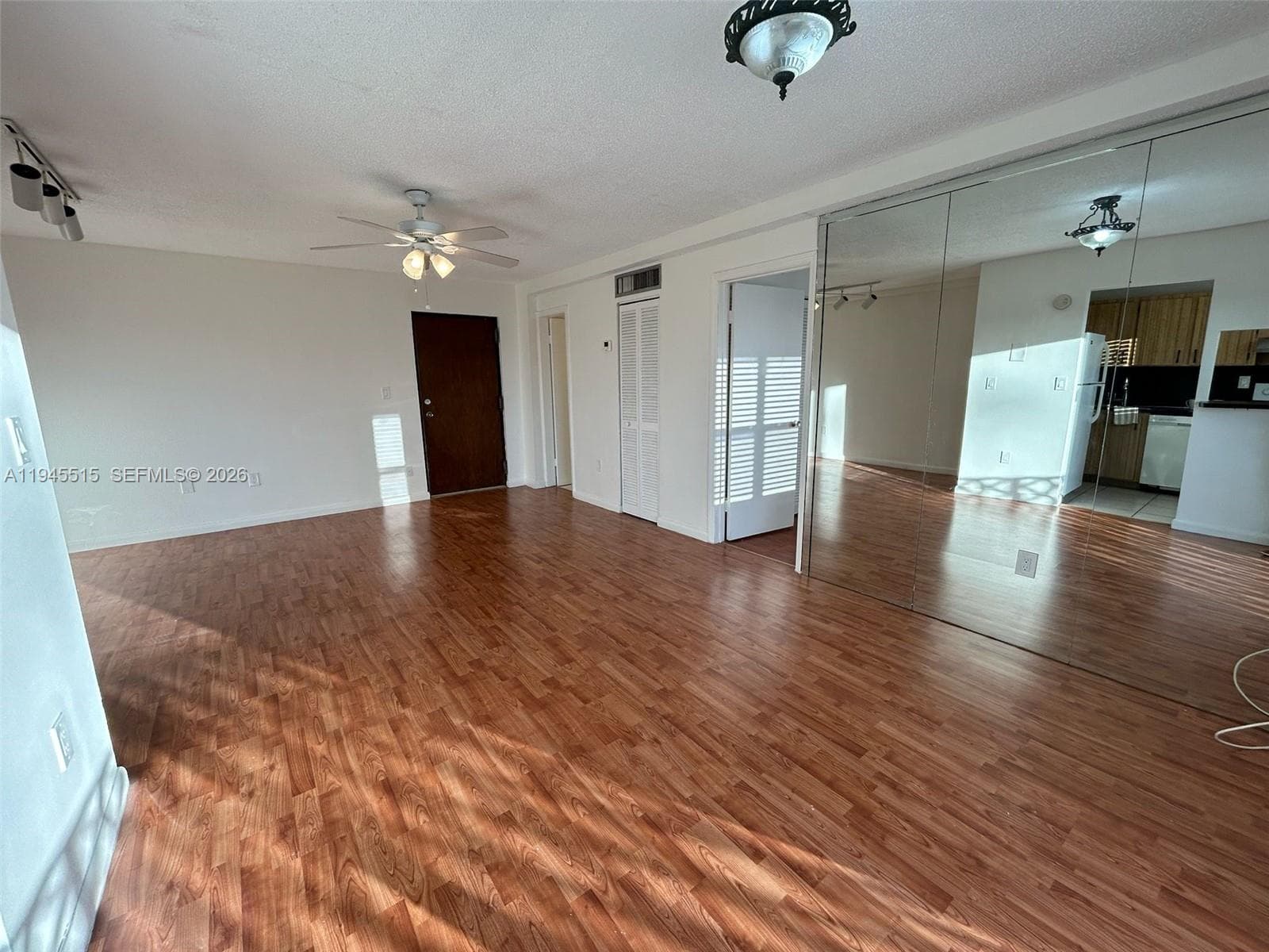 PINE TOWER CONDO · #604 in North Miami Beach - Photo 14