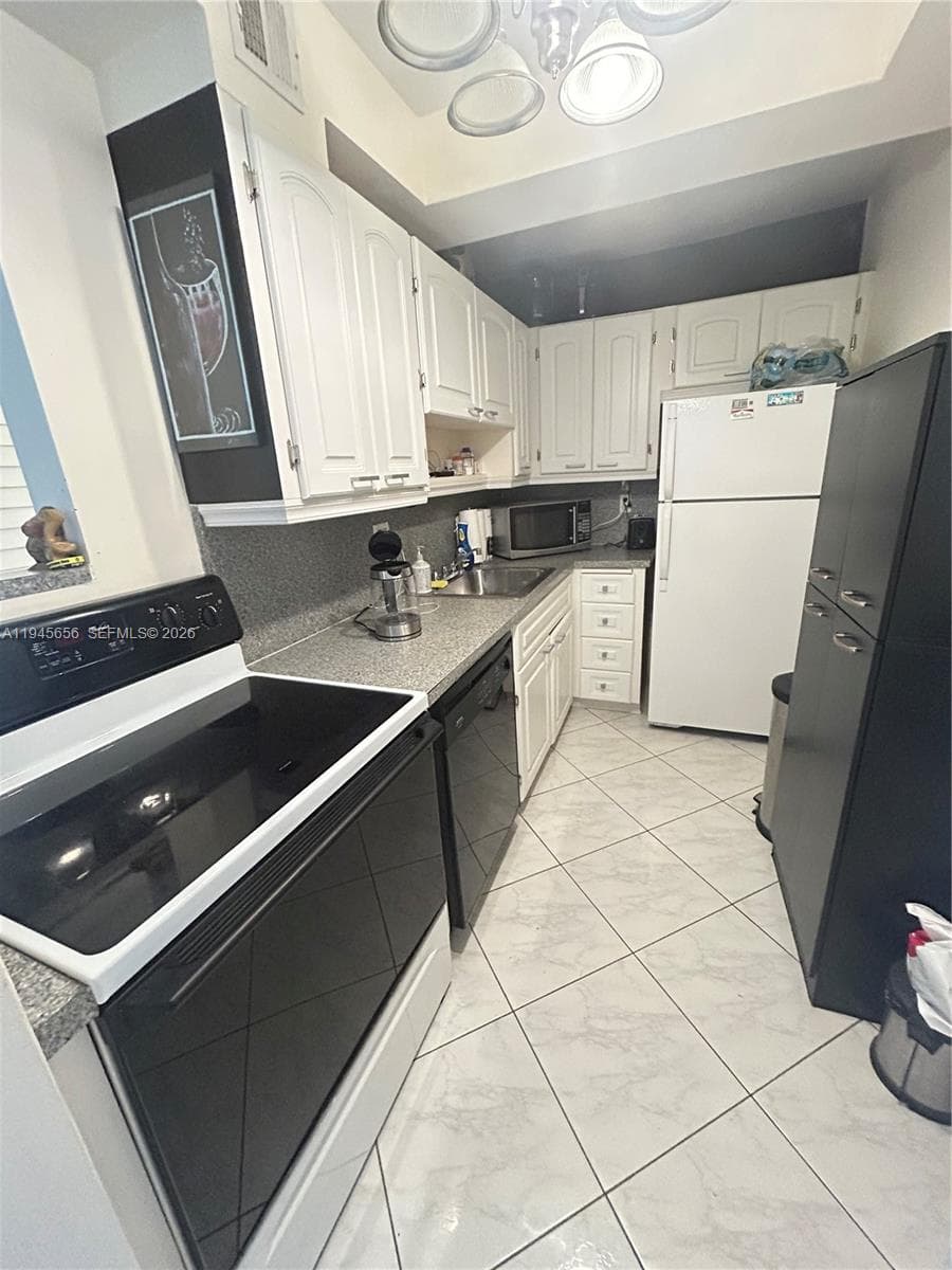 DORSEY ARMS CONDO · #104 in Hallandale Beach - Photo 8