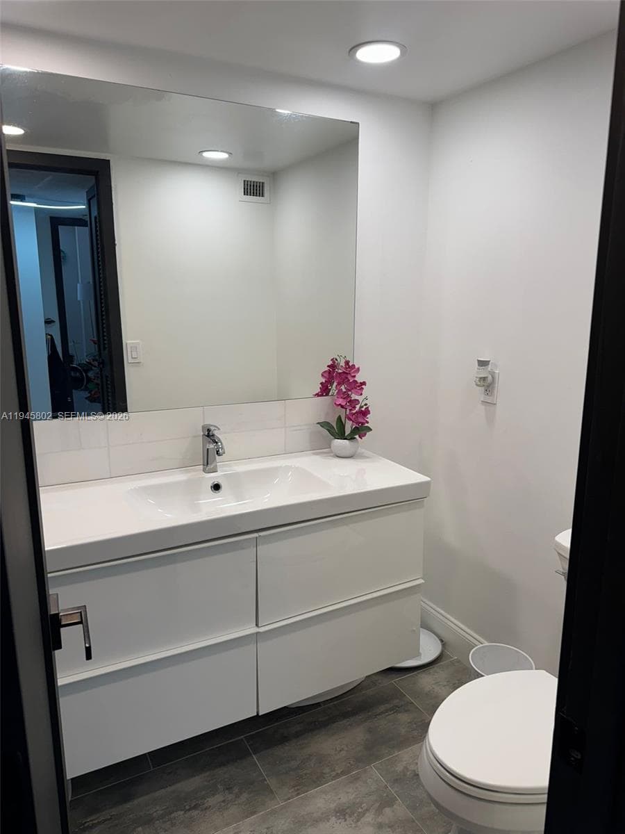 COMMODORE PLAZA · #705 in Aventura - Photo 12