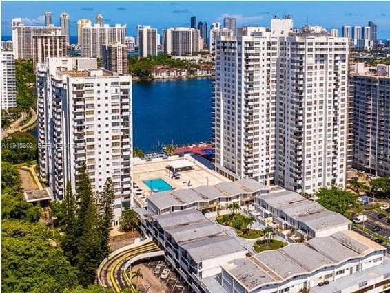 COMMODORE PLAZA · #705 in Aventura - Photo 21