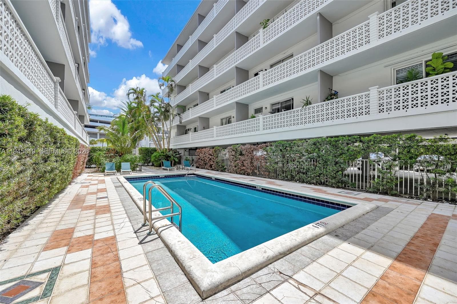 Twin Towers Condo · #603 in Miami Beach - Photo 32