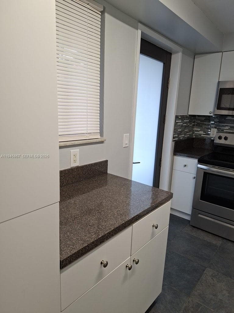 YACHT CLUB CONDO (THE) · #205 in Hallandale Beach - Photo 23