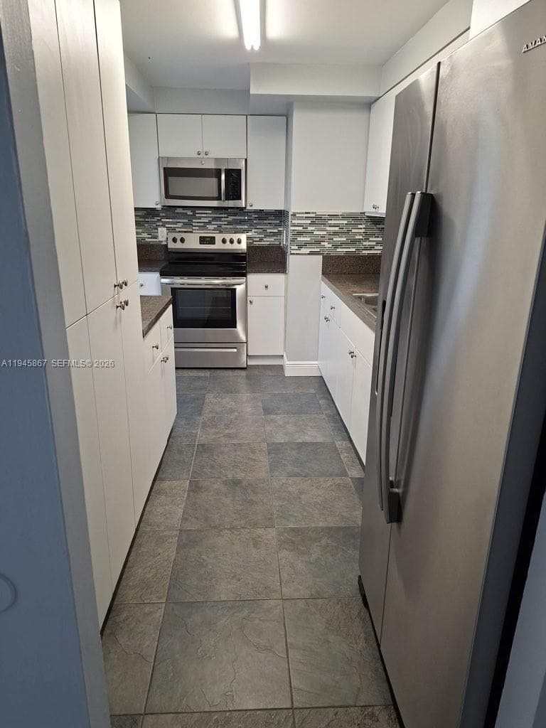 YACHT CLUB CONDO (THE) · #205 in Hallandale Beach - Photo 17