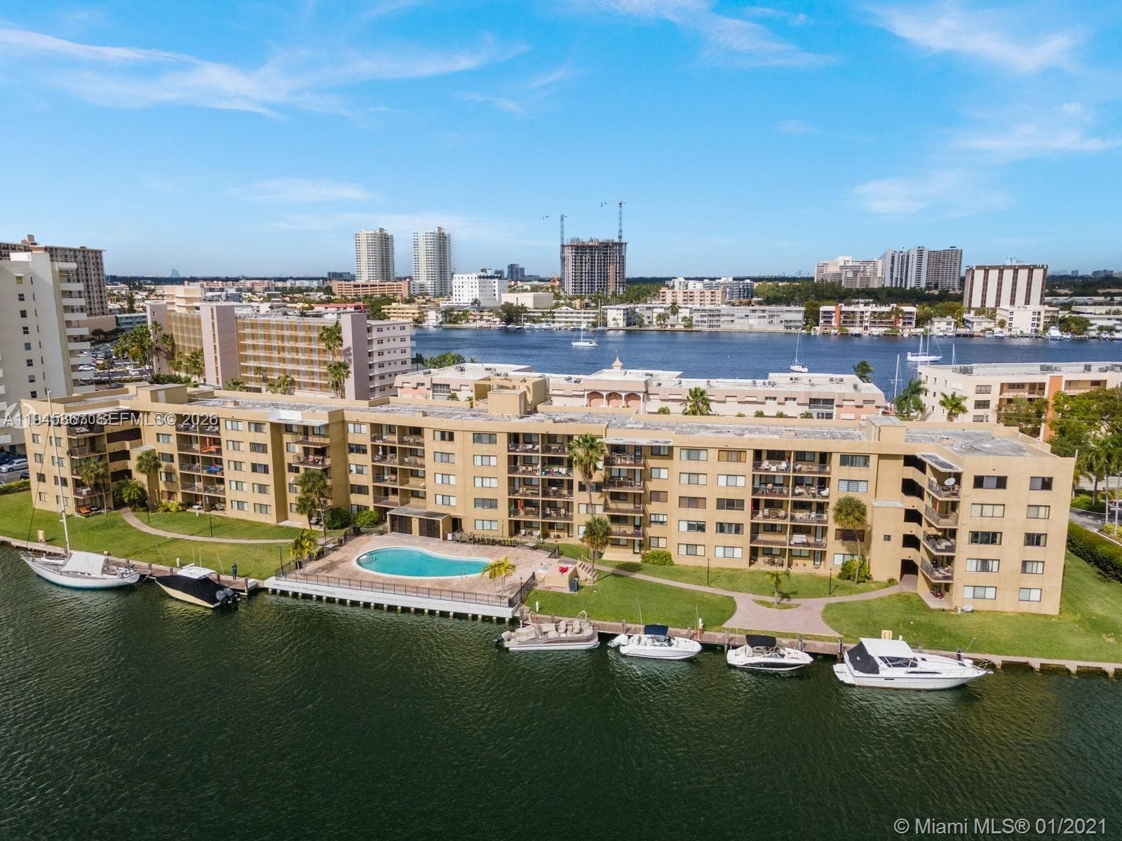 YACHT CLUB CONDO (THE) · #205 in Hallandale Beach - Photo 7