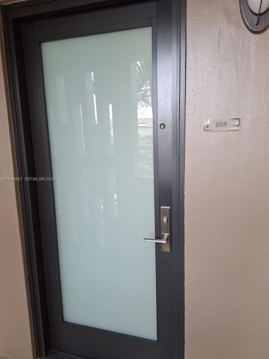YACHT CLUB CONDO (THE) · #205 in Hallandale Beach - Photo 9