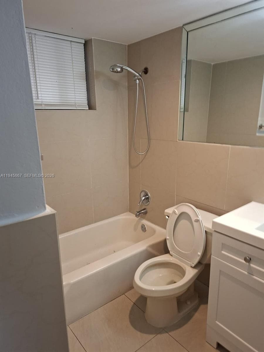 YACHT CLUB CONDO (THE) · #205 in Hallandale Beach - Photo 14