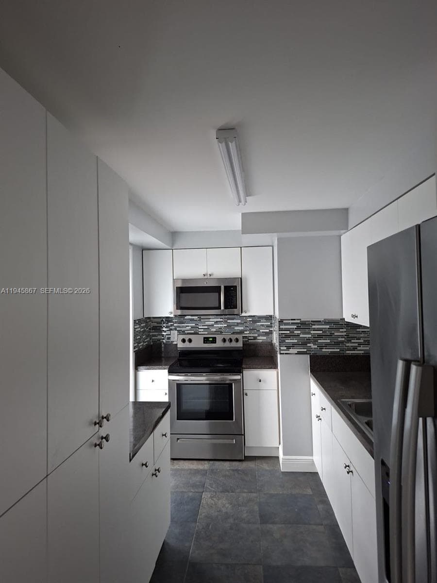 YACHT CLUB CONDO (THE) · #205 in Hallandale Beach - Photo 18