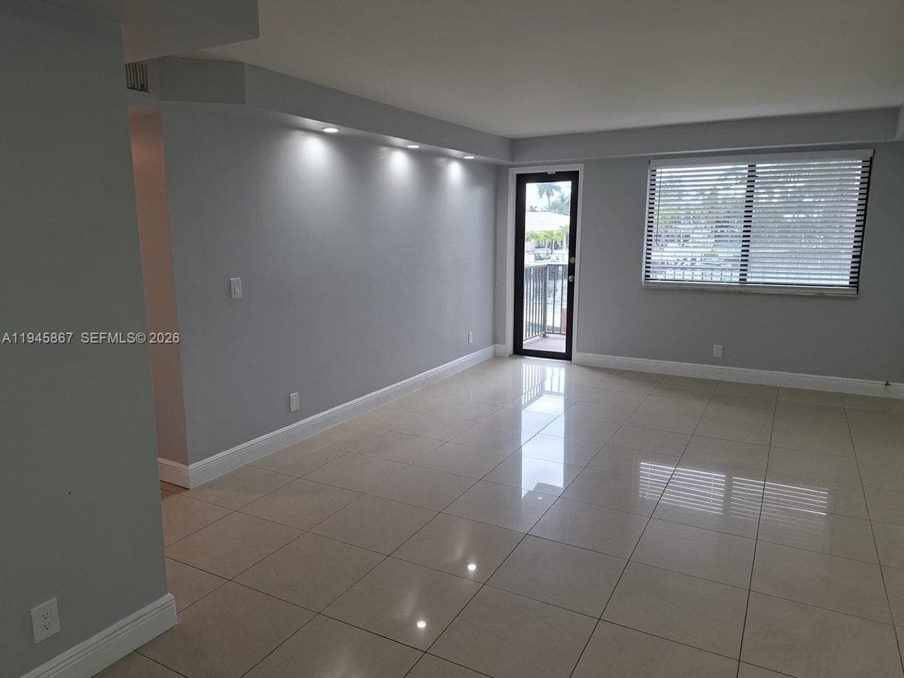 YACHT CLUB CONDO (THE) · #205 in Hallandale Beach - Photo 11