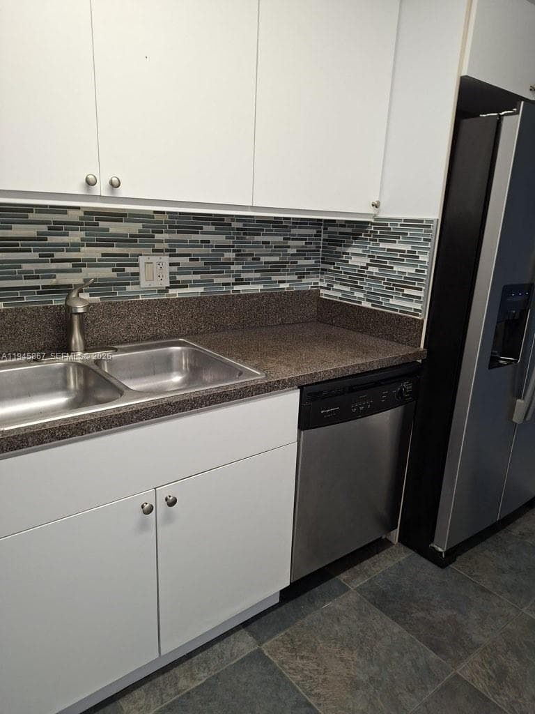 YACHT CLUB CONDO (THE) · #205 in Hallandale Beach - Photo 25