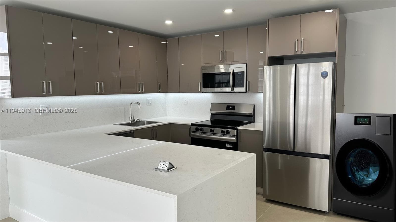 COMMODORE PLAZA CONDO · #1109 in Aventura - Photo 2