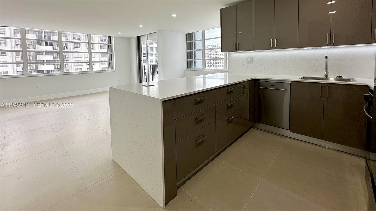 COMMODORE PLAZA CONDO · #1109 in Aventura - Photo 3
