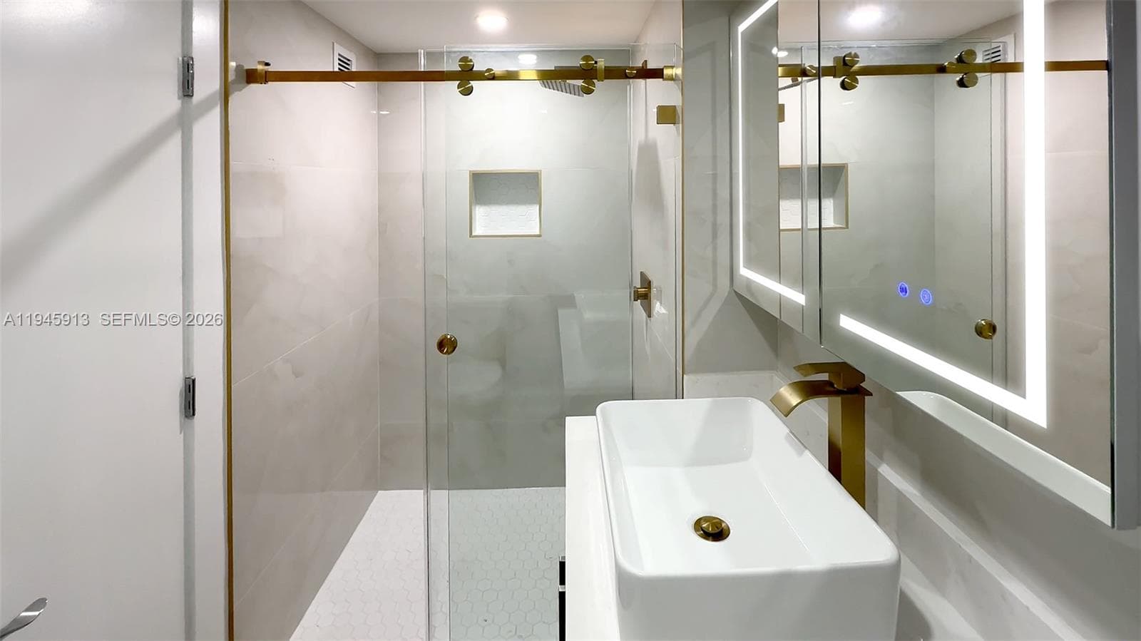 COMMODORE PLAZA CONDO · #1109 in Aventura - Photo 15